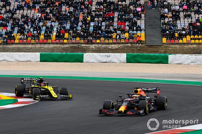 Max Verstappen, Red Bull Racing RB16, Esteban Ocon, Renault F1 Team R.S.20