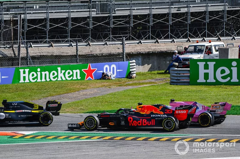 Max Verstappen, Red Bull Racing RB16, Sergio Pérez, Racing Point RP20
