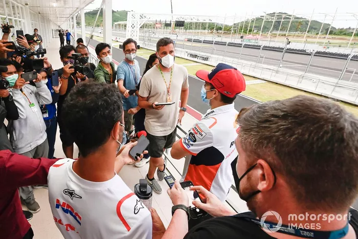 Marc Márquez, Repsol Honda Team con periodistas
