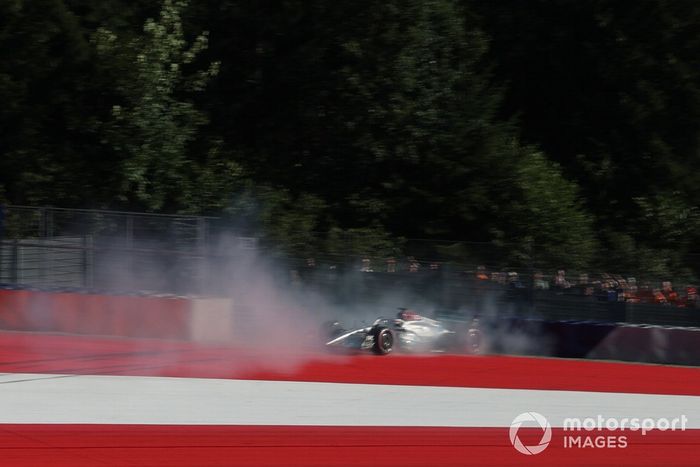 Choque de George Russell, Mercedes W13,  durante la Q3