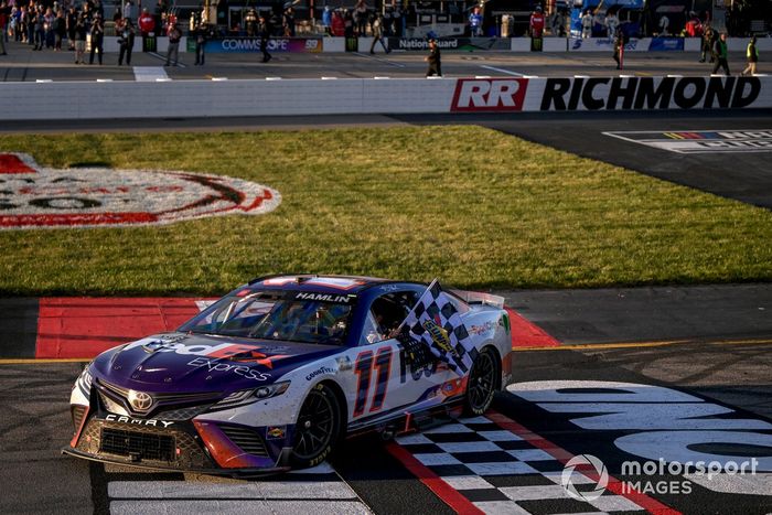 Ganador Denny Hamlin, Joe Gibbs Racing, FedEx Express Toyota Camry