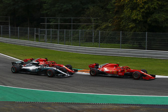 Sebastian Vettel, Ferrari SF71H making contact with Lewis Hamilton, Mercedes AMG F1 W09 and Kimi Raikkonen, Ferrari SF71H leads the race