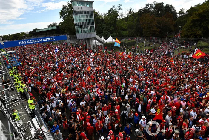 El público invade la pista de Monza