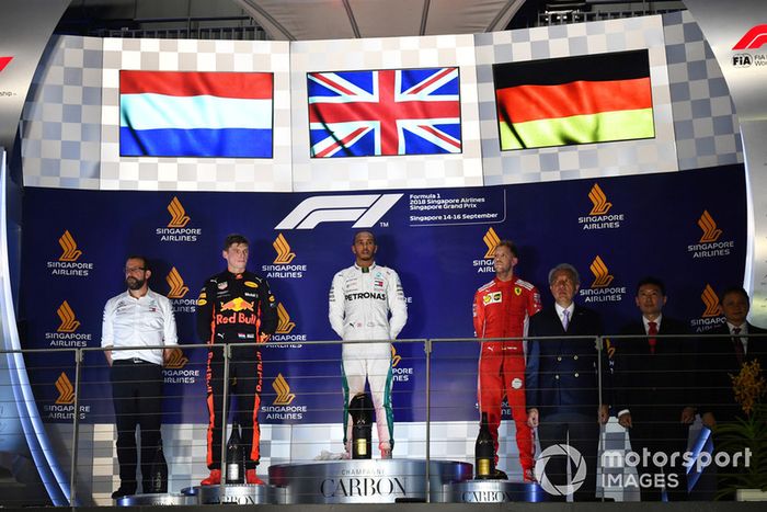 Podio: segundo lugar Max Verstappen, Red Bull Racing, ganador de la carrera Lewis Hamilton, Mercedes AMG F1