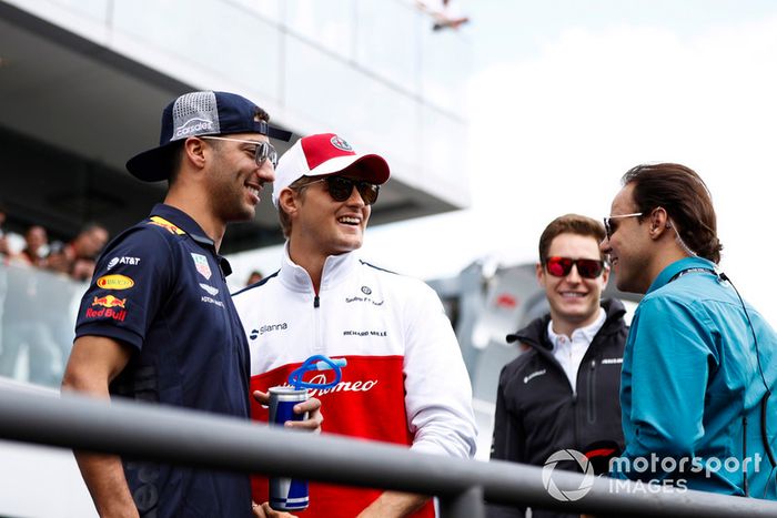 Daniel Ricciardo, Red Bull Racing, y Marcus Ericsson, Sauber en el desfile