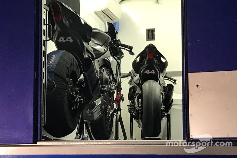 Lewis Hamilton, Yamaha YZF-R1