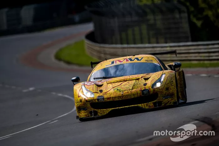 Rodrigo Baptista, Jeff Segal e Wei Lu - Ferrari JMW MOTORSPORT #84