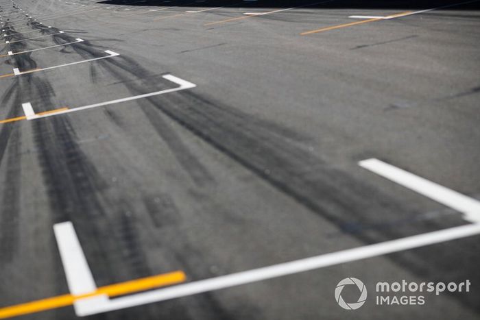 Espacios de la parrilla de salida en la recta de meta