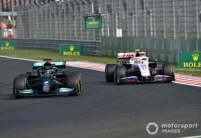 Lewis Hamilton, Mercedes W12, Mick Schumacher, Haas VF-21