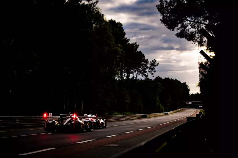 #2 Cadillac Racing Cadillac V-Series.R : Earl Bamber, Alex Lynn, Alex Palou #6 Porsche Penske Motorsport Porsche 963 : Kevin Estre, Andre Lotterer, Laurens Vanthoor