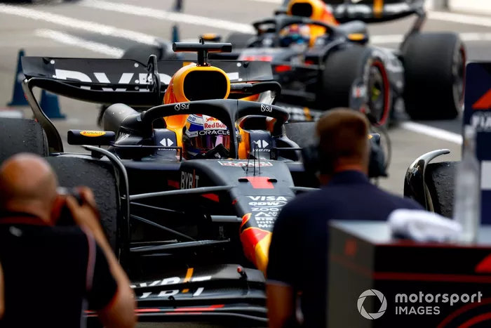Max Verstappen, Red Bull Racing RB20, 1ère position, arrive au Parc Ferme