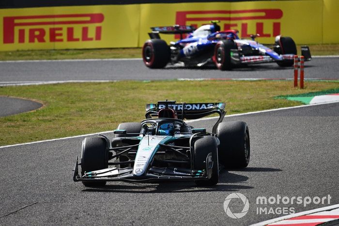 George Russell, Mercedes F1 W15, Yuki Tsunoda, RB F1 Team VCARB 01