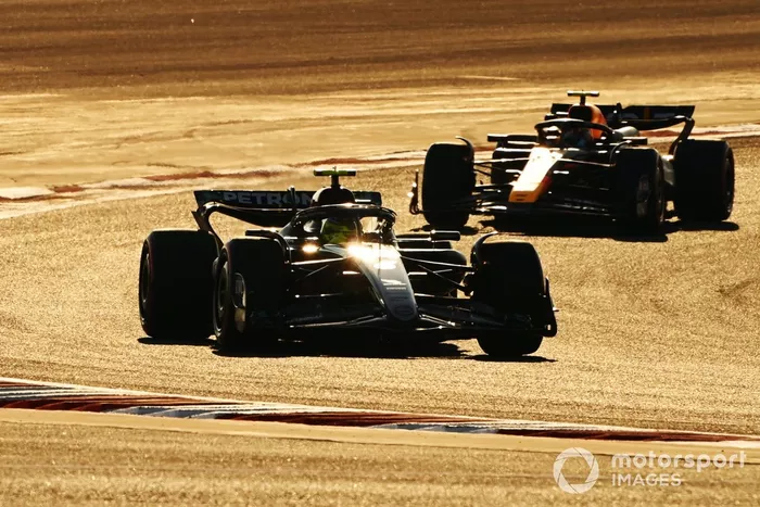 Lewis Hamilton, Mercedes F1 W15, Sergio Perez, Red Bull Racing RB20