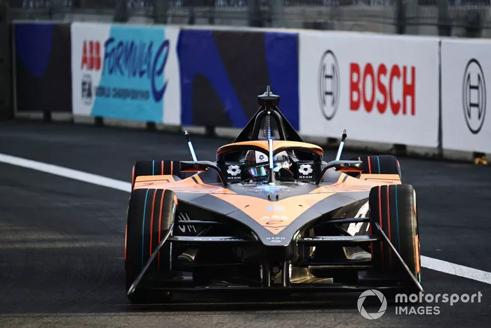 Sam Bird, equipo NEOM McLaren de Fórmula E, e-4ORCE 04
