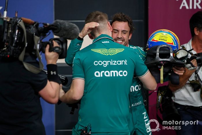 Fernando Alonso, Aston Martin F1 Team, celebra un buen resultado en la calificación