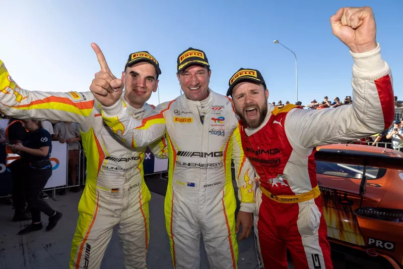 Winners #75 Sun Energy 1 Mercedes-AMG GT3: Kenny Habul, Jules Gounon, Luca Stolz 