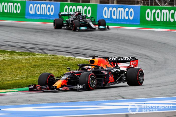 Max Verstappen, Red Bull Racing RB16B, Lewis Hamilton, Mercedes W12