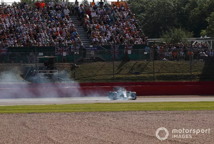 Kimi Raikkonen, Alfa Romeo Racing C41, hace un trompo