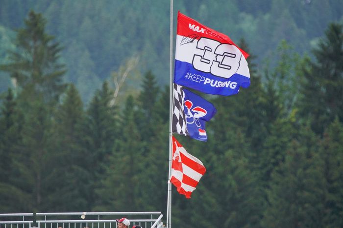 Banderas en apoyo a Max Verstappen, Red Bull Racing