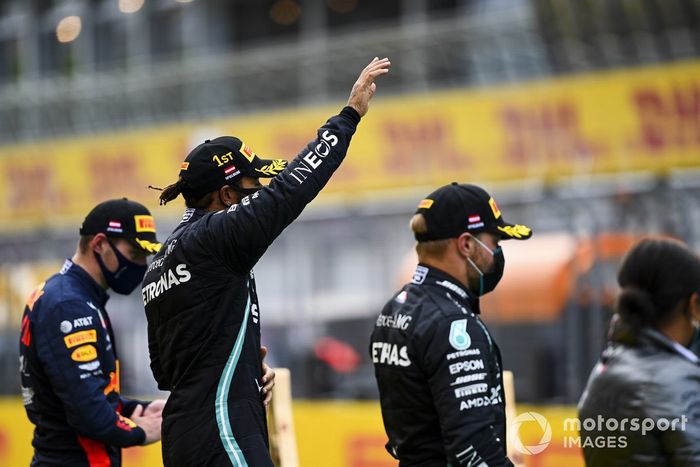 Podio: ganador de la carrera Lewis Hamilton, Mercedes-AMG Petronas F1