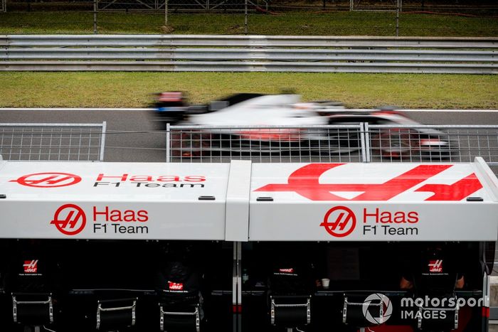 Romain Grosjean, Haas VF-20, 1m16.407s