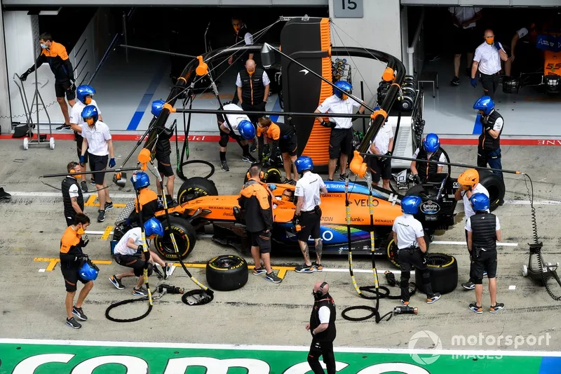 McLaren practica pitstops