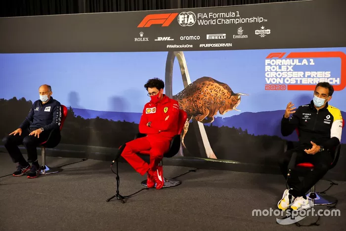 Franz Tost, Team Principal, AlphaTauri, Mattia Binotto, Team Principal Ferrari y Cyril Abiteboul, Director General, Renault F1 Team en la conferencia de prensa