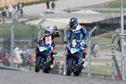 Ehrenrunde: Kevin Schwantz und Kenny Roberts Jr.