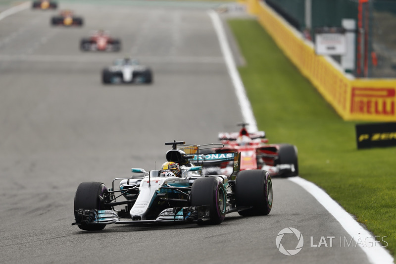 VOLTAS LIDERADAS: Caso mantenha a média de 2017 (25 voltas lideradas por corrida), Hamilton igualaria o recorde de Schumacher em 72 provas.
