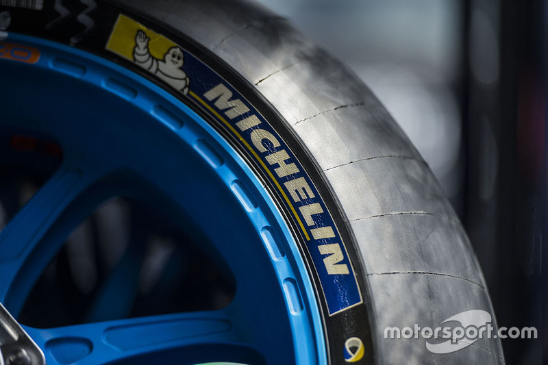 Slicks