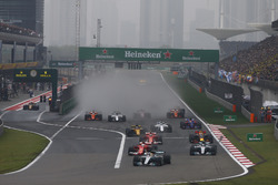 Lewis Hamilton, Mercedes AMG F1 W08, Sebastian Vettel, Ferrari SF70H, Valtteri Bottas, Mercedes AMG