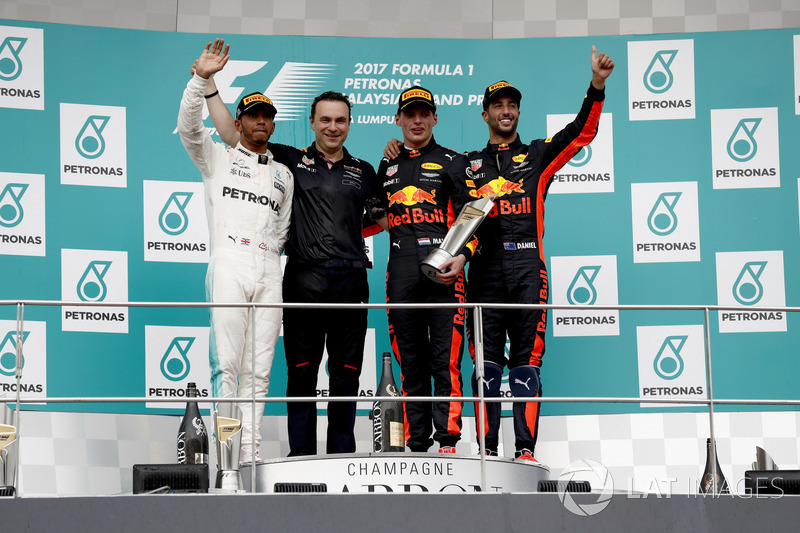 Second place Lewis Hamilton, Mercedes AMG F1, Dan Fallows, Chief Engineer Aerodynamics, Red Bull Racing, Max Verstappen, Red Bull Racing, race winner, third place Daniel Ricciardo, Red Bull Racing, on the podium