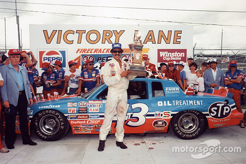 Ganador de la carrera Richard Petty