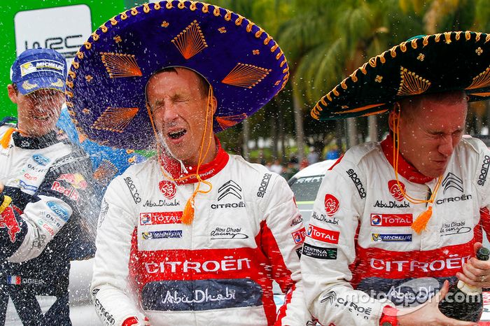 ... e também etapas do Mundial de Rali, em 2004