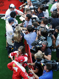 Fernando Alonso, McLaren; Max Verstappen, Red Bull Racing; Kimi Räikkönen, Ferrari