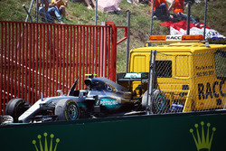Das Auto von Nico Rosberg, Mercedes AMG F1, nach dem Crash in der ersten Runde
