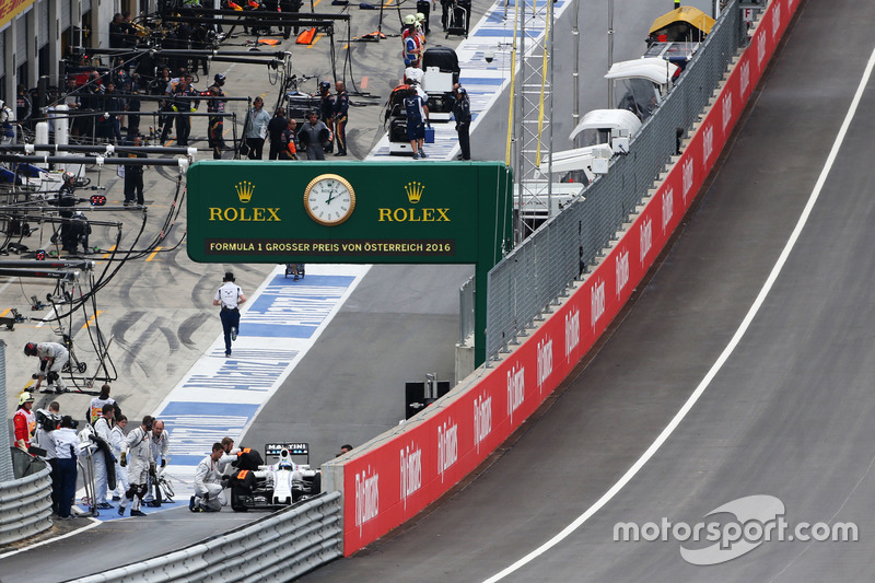 Felipe Massa, Williams FW38 sale desde pits