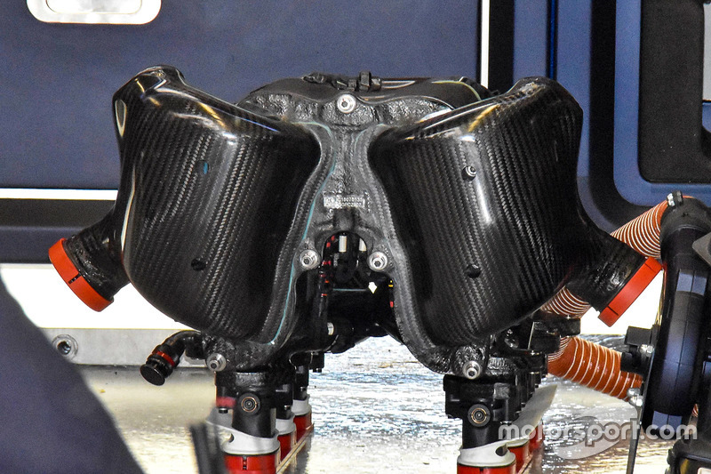 Впускная воздушная камера двигателя Red Bull RB14