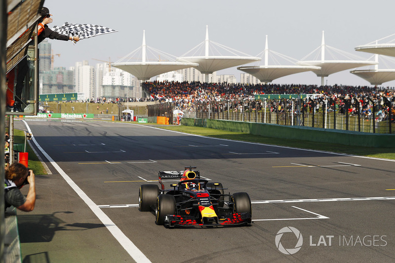 Daniel Ricciardo, Red Bull Racing RB14 Tag Heuer conquista la vittoria