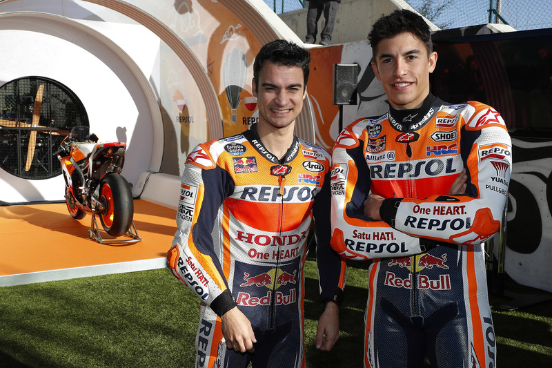 Marc Márquez y Dani Pedrosa durante el evento de Repsol en 'Fly Madrid'