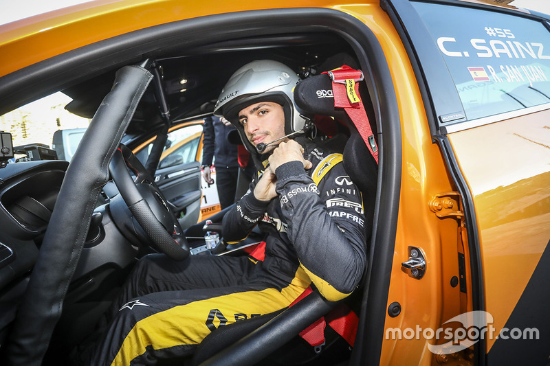 Carlos Sainz Jr., Renault Megane RS