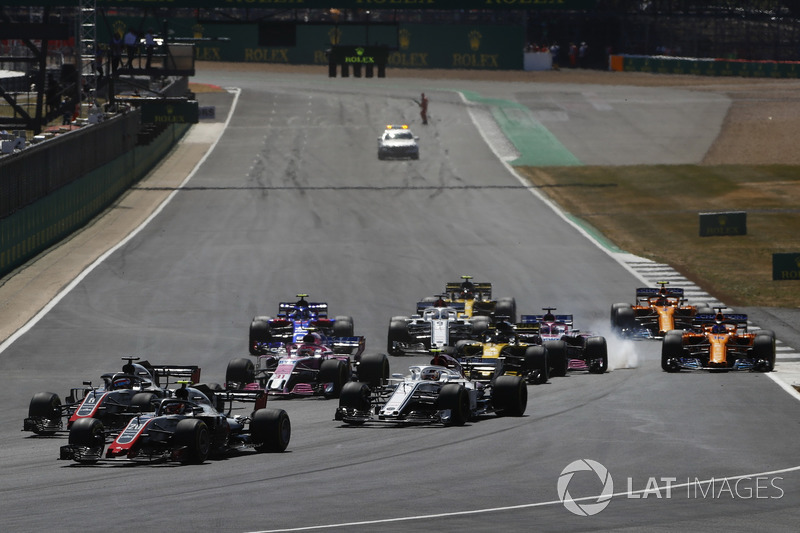 Kevin Magnussen, Haas F1 Team VF-18, leads Romain Grosjean, Haas F1 Team VF-18 and Charles Leclerc, Sauber C37, a the start, as behind Sergio Perez, Force India VJM11, locks-up behind Nico Hulkenberg, Renault Sport F1 Team R.S. 18