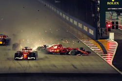 Crash: Sebastian Vettel, Ferrari SF70H, Kimi Raikkonen, Ferrari SF70H, Max Verstappen, Red Bull Raci