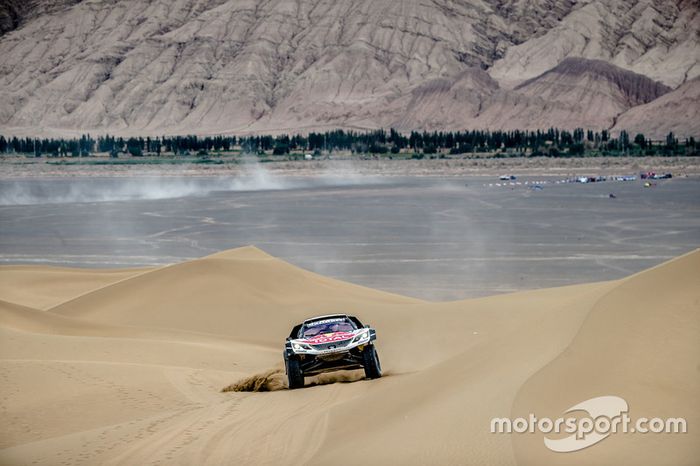 #104 Peugeot Sport Peugeot 3008 DKR: Sébastien Loeb, Daniel Elena