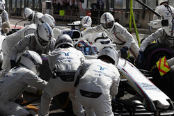 Felipe Massa, Williams FW40, pit stop action