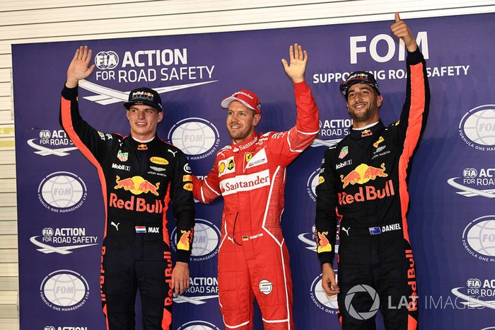 Ganador de la pole Sebastian Vettel, Ferrari, segundo Max Verstappen, Red Bull Racing, tercero Daniel Ricciardo, Red Bull Racing
