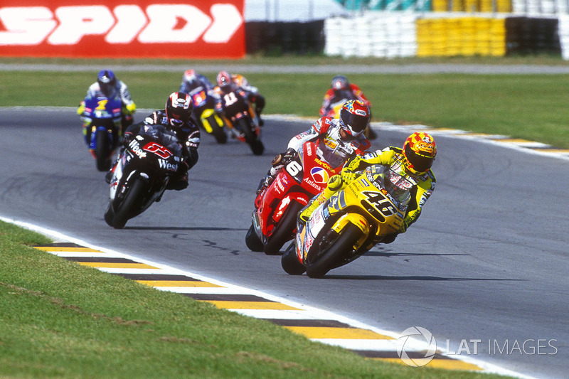 <img src="http://cdn-1.motorsport.com/static/custom/car-thumbs/MOTOGP_2017/RIDERS_NUMBERS/Rossi.png" width="55" /> 4. Гран Прі Південної Африки-2001