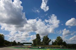 Valtteri Bottas, Mercedes AMG F1 W08, Sebastian Vettel, Ferrari SF70H