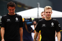 Джолион Палмер, Renault Sport F1, и Кевин Магнуссен, Renault Sport F1