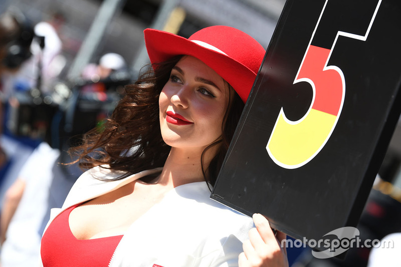 Une Grid Girl